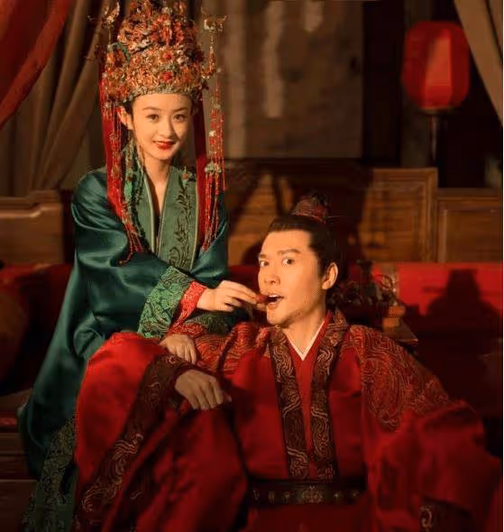 路人鏡頭下的趙麗穎長啥樣?關掉10級美顏濾鏡後;終於相信馮紹峰審美了
