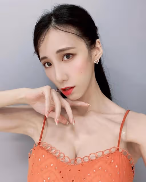 前黑澀會美眉瑤瑤黃喬歆哽咽與男友「處於冷靜狀態」五年戀情