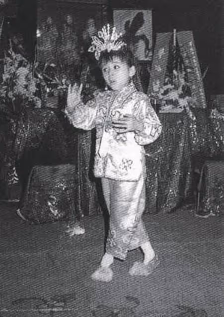 他曾陪了梅艷芳21年！「穿上他的婚紗」辦一場自己的婚禮　親眼看她離世傷心欲絕：今71歲仍未婚
