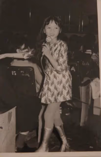 他曾陪了梅艷芳21年！「穿上他的婚紗」辦一場自己的婚禮　親眼看她離世傷心欲絕：今71歲仍未婚
