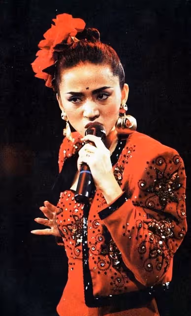 他曾陪了梅艷芳21年！「穿上他的婚紗」辦一場自己的婚禮　親眼看她離世傷心欲絕：今71歲仍未婚