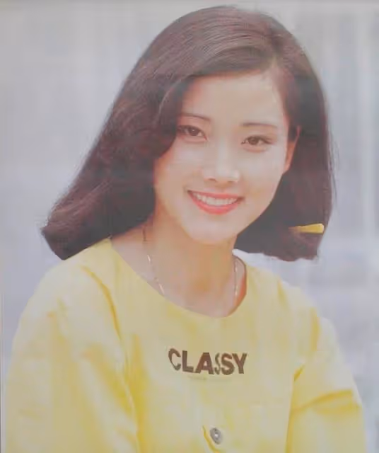 因長得太美無人敢追!父親為她「終生不娶」,如今被初戀獨寵33年「58歲近照不敢認」
