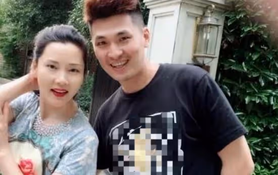 因長得太美無人敢追!父親為她「終生不娶」,如今被初戀獨寵33年「58歲近照不敢認」