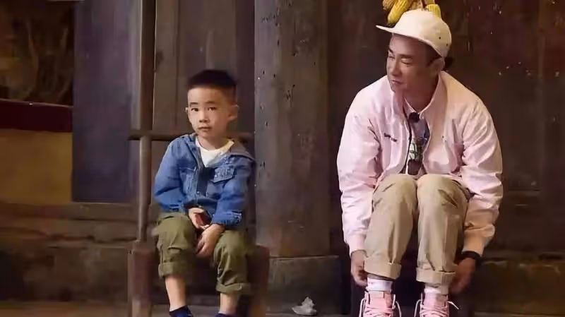 有種幸運叫「曹穎兒子」，專挑父母優點長，堪稱星二代的顏值巔峰