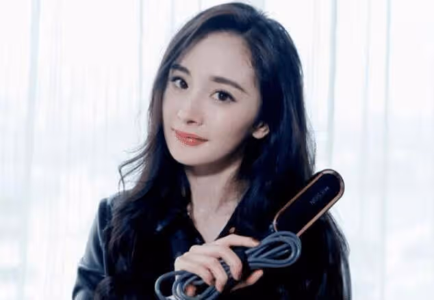 有種少女感叫女星黑長直，換個髮型像換了個人，顏值氣質大不一樣