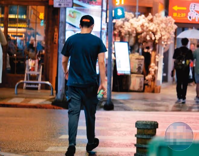 39歲金曲歌后疑離婚!被曝與老公分居0交集,男方沿路灌酒顯落寞