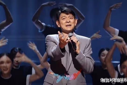 李好開直播向劉德華粉絲道歉，哽咽強忍淚水，坦言是自己沒做好