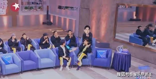 明星賺錢多容易?綜藝用替身,缺席划水還一路被捧,這才叫皇!
