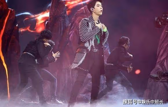 明星賺錢多容易?綜藝用替身,缺席划水還一路被捧,這才叫皇!