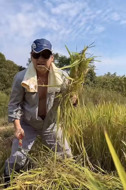 60歲港圈戲骨長居湖南！不戴口罩在農村菜場趕集，打扮樸素無人識