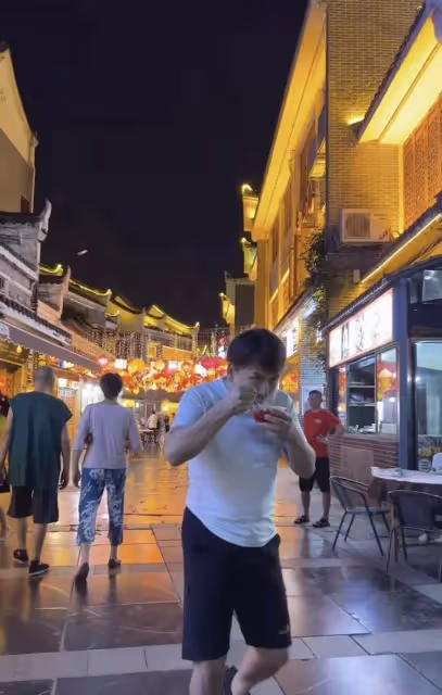 60歲港圈戲骨長居湖南！不戴口罩在農村菜場趕集，打扮樸素無人識
