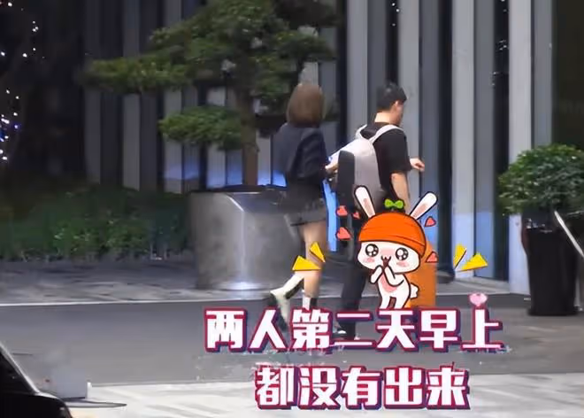 陳思誠帶新女友逛街，女方穿短褲炫白嫩長腿，懷抱購物袋手提不下