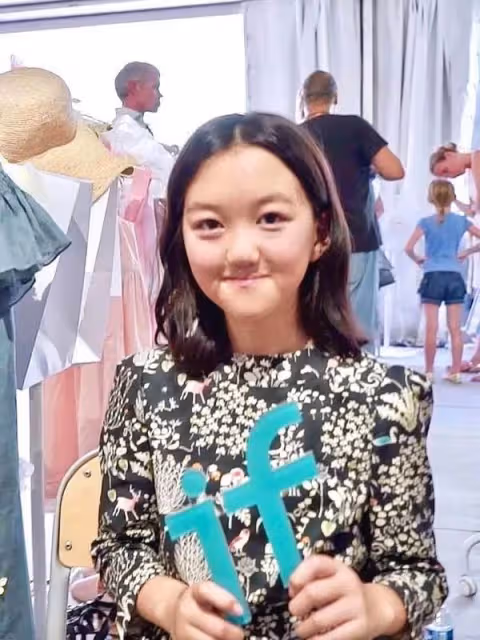 王菲女兒機場偶遇張柏芝,李嫣脫口而出一句話,網友:家教沒誰了