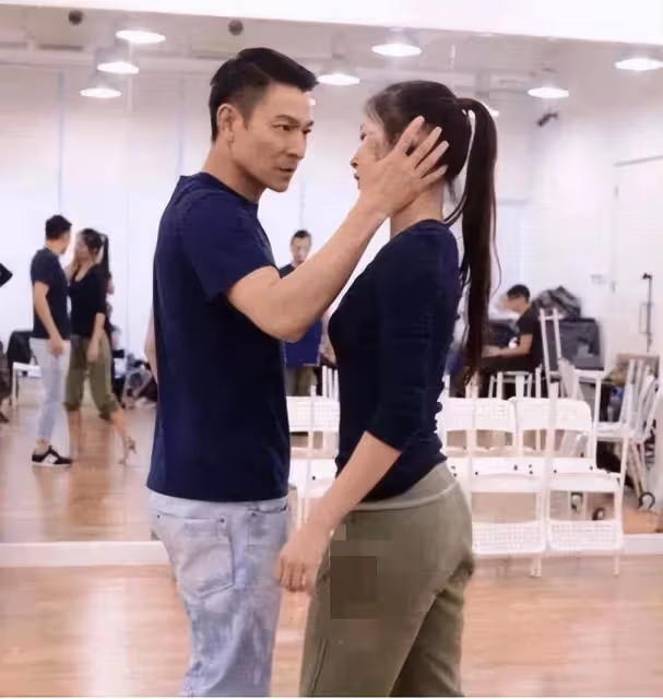 她16歲跟了劉德華「陪伴了25年」 41歲仍未婚「眼睜睜看著」他娶了別人