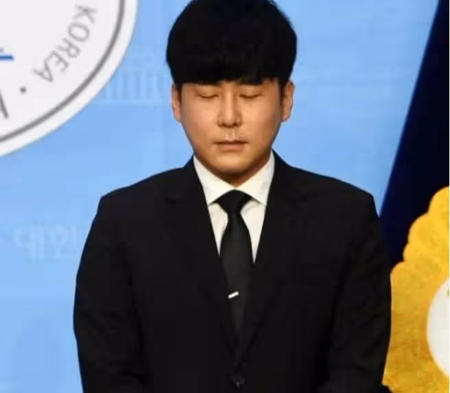 某28歲女星家中自殺，男友曝光私密視頻，父母卻在爭搶五十億遺產