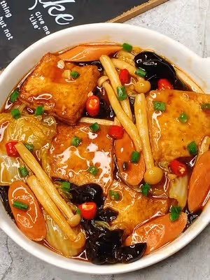 給肉都不換的菌菇白菜豆腐煲！好吃下飯