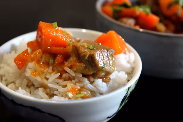 小奶鍋也能做菜——胡蘿蔔燜肉