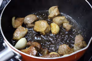 小奶鍋也能做菜——胡蘿蔔燜肉