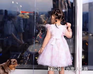 向太為孫女慶生,百天小孫子正臉首曝光像爸爸,全家福獨缺向佐
