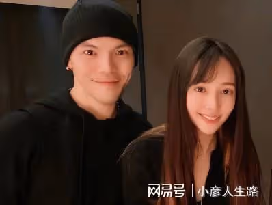 向太為孫女慶生,百天小孫子正臉首曝光像爸爸,全家福獨缺向佐