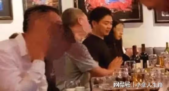 曝劉強東和解「代價」,女方律師分帳40%,女主校園照撞臉奶茶妹