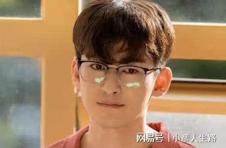 張翰新作劇情因扯女生內衣被吐槽太低俗,2.4分都高了?