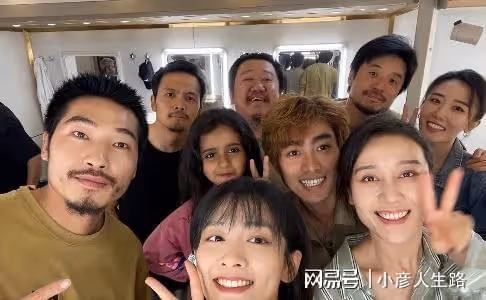 《萬里歸途》小角色:數步數的胖工人,打傘的豹紋阿姨,都不簡單