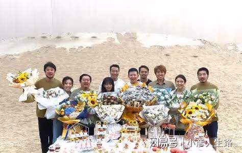 《萬里歸途》小角色:數步數的胖工人,打傘的豹紋阿姨,都不簡單