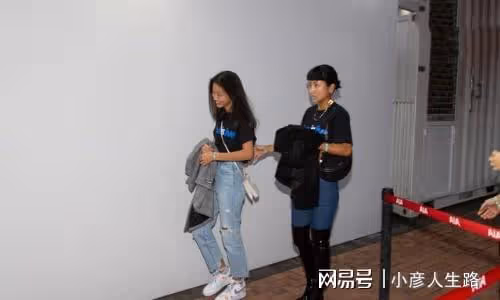 徐濠縈曬女兒近照為其慶生!18歲越來越有女人味,打扮嬌俏似媽媽