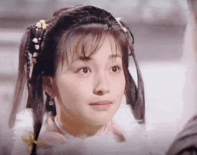 初見時驚艷眾人,成名後卻靈氣全無,這8位女星的臉變化太大了