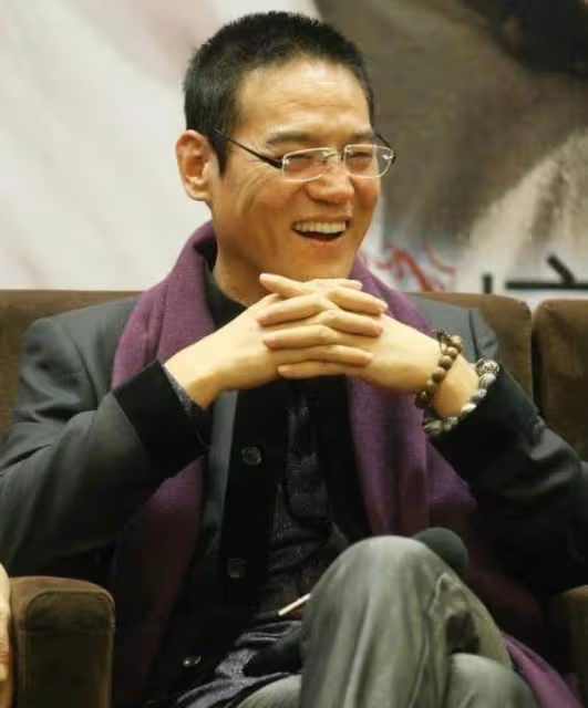 原來他是巍子的兒子，難怪不僅長得帥演技還好，果然是虎父無犬子