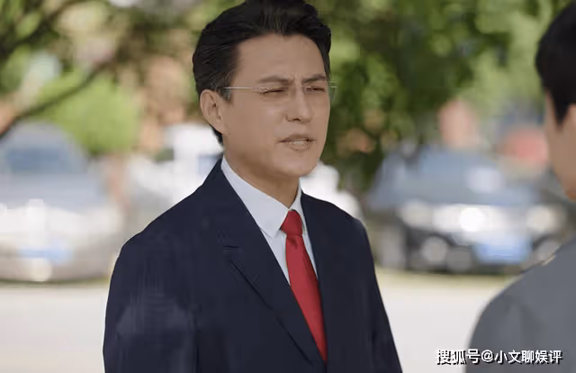 《底線》方遠無辜被捅,周圍人的聲音,撕開了當代社會的「惡」