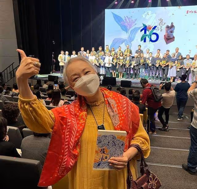 鐘鎮濤初戀近況!抗病成功滿頭白髪精神好,2婚嫁百億富豪,結婚41年仍恩愛