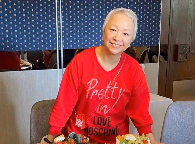 鐘鎮濤初戀近況!抗病成功滿頭白髪精神好,2婚嫁百億富豪,結婚41年仍恩愛