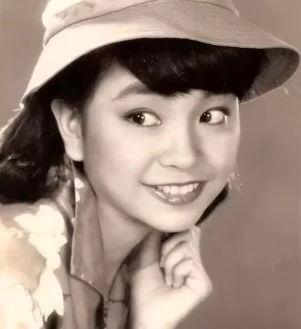 鐘鎮濤初戀近況!抗病成功滿頭白髪精神好,2婚嫁百億富豪,結婚41年仍恩愛