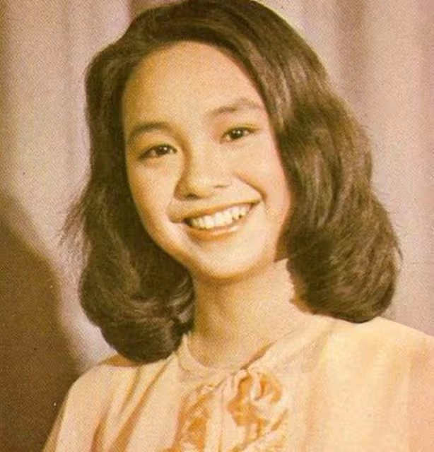 鐘鎮濤初戀近況!抗病成功滿頭白髪精神好,2婚嫁百億富豪,結婚41年仍恩愛