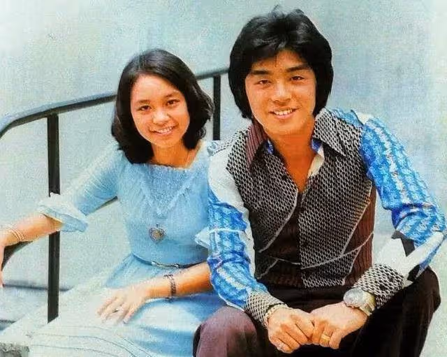 鐘鎮濤初戀近況！抗病成功滿頭白髪精神好，2婚嫁百億富豪，結婚41年仍恩愛