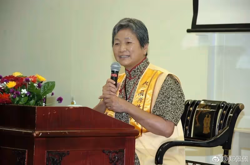知名「武打皇后」近況曝光,76歲坐輪椅出行,身體狀況惹擔憂