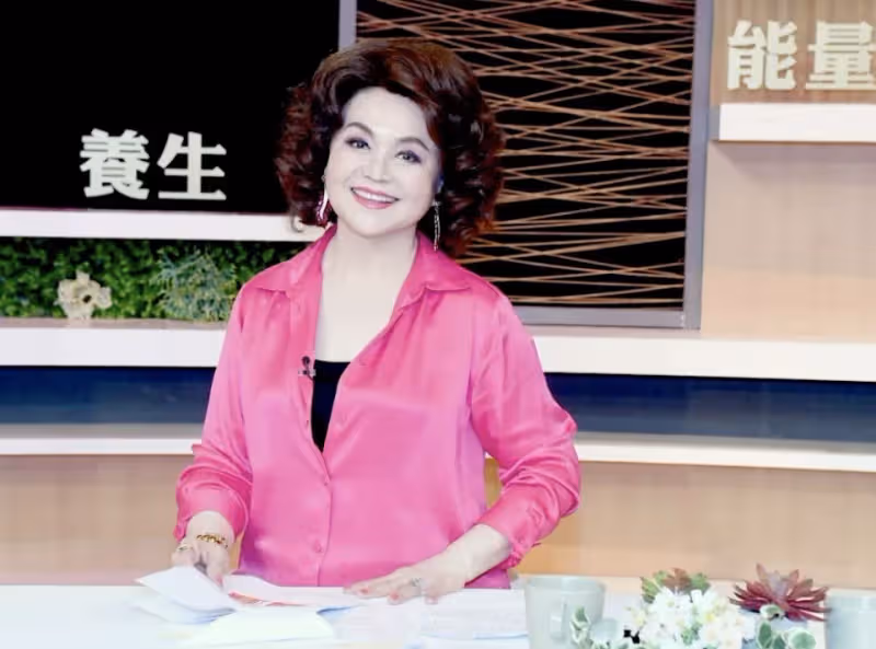 大老闆約吃飯!資深女星抵達發現「桌底下塞一包」 氣炸揭「演藝圈潛規則」:樓上就是房間