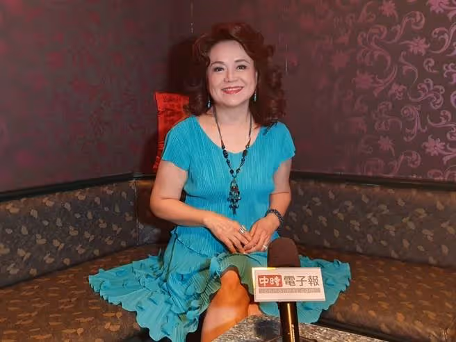 大老闆約吃飯!資深女星抵達發現「桌底下塞一包」 氣炸揭「演藝圈潛規則」:樓上就是房間