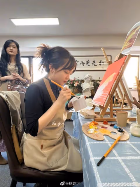 23歲林妙可曬油畫處女作 大學畢業至今沒接新戲