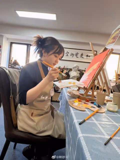 23歲林妙可曬油畫處女作 大學畢業至今沒接新戲