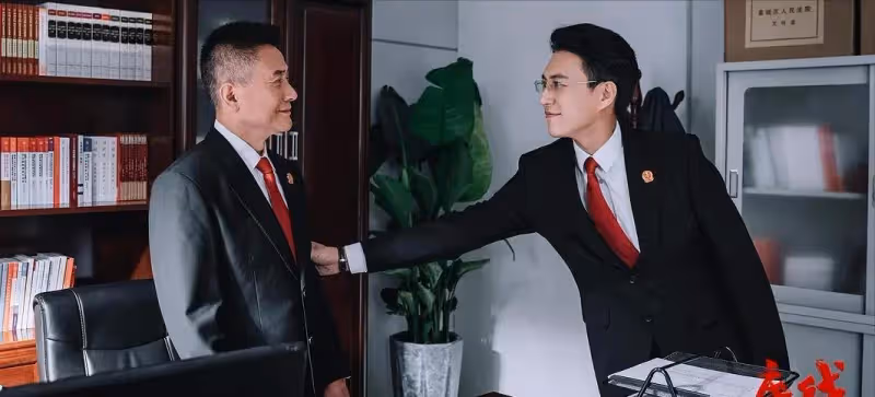 《底線》導演評價靳東，他不說演技，只說觀眾的心
