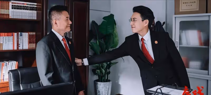 《底線》導演評價靳東，他不說演技，只說觀眾的心