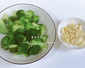 蒜香西蘭花【太太樂鮮雞汁芝麻香油】