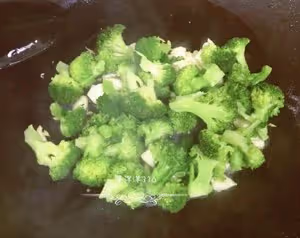 蒜香西蘭花【太太樂鮮雞汁芝麻香油】