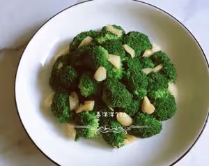 蒜香西蘭花【太太樂鮮雞汁芝麻香油】