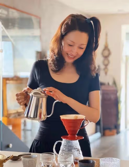 50歲孫悅素顏罕露面！皮膚白嫩小蠻腰吸睛，豪宅內景意外曝光