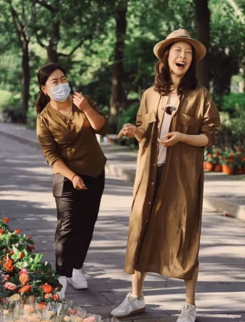 50歲孫悅素顏罕露面！皮膚白嫩小蠻腰吸睛，豪宅內景意外曝光