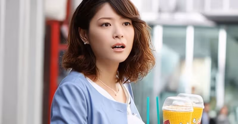 離婚半個月，前夫帶親戚上門說合，前妻冷笑：你媽的病又復發了吧